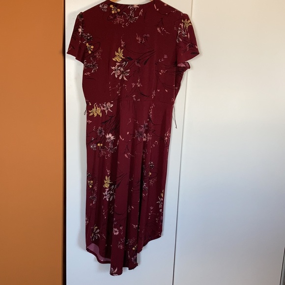 Le Chateau floral midi dress - Picture 2 of 6